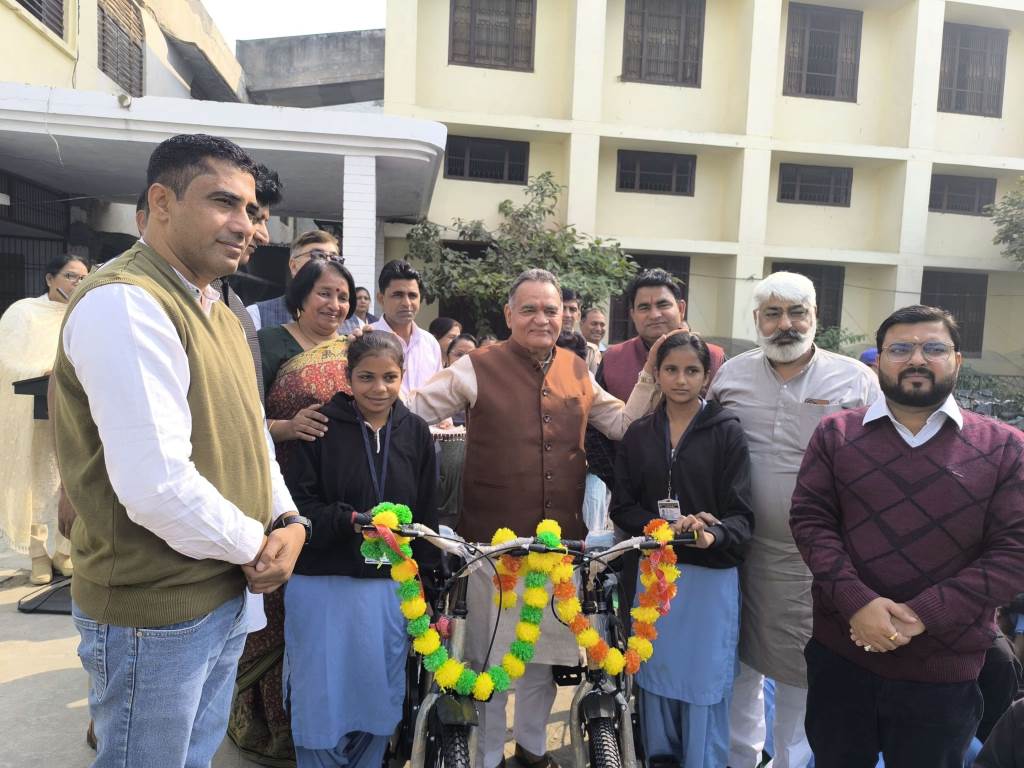 MLA Vinod Bhayana distributed 89 bicycles to female students under the Chief Ministers Girls Bicycle Scheme